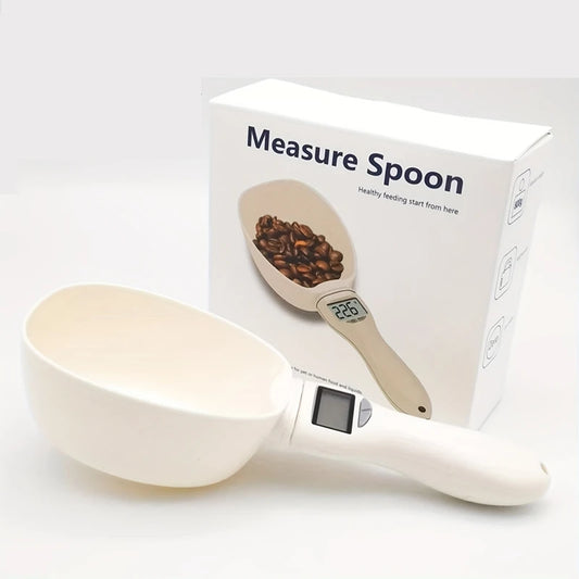 Digital kitchen scale with measuring spoon
