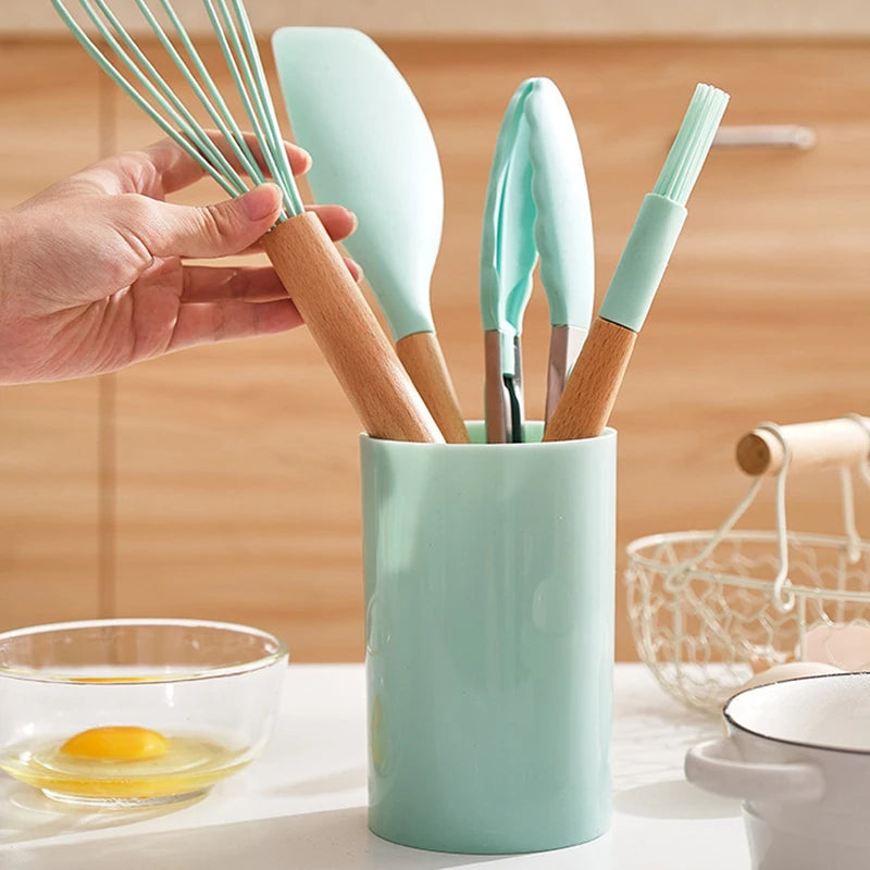 Set of 12 non-stick silicone kitchen utensils