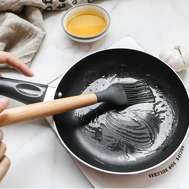 Set of 12 non-stick silicone kitchen utensils