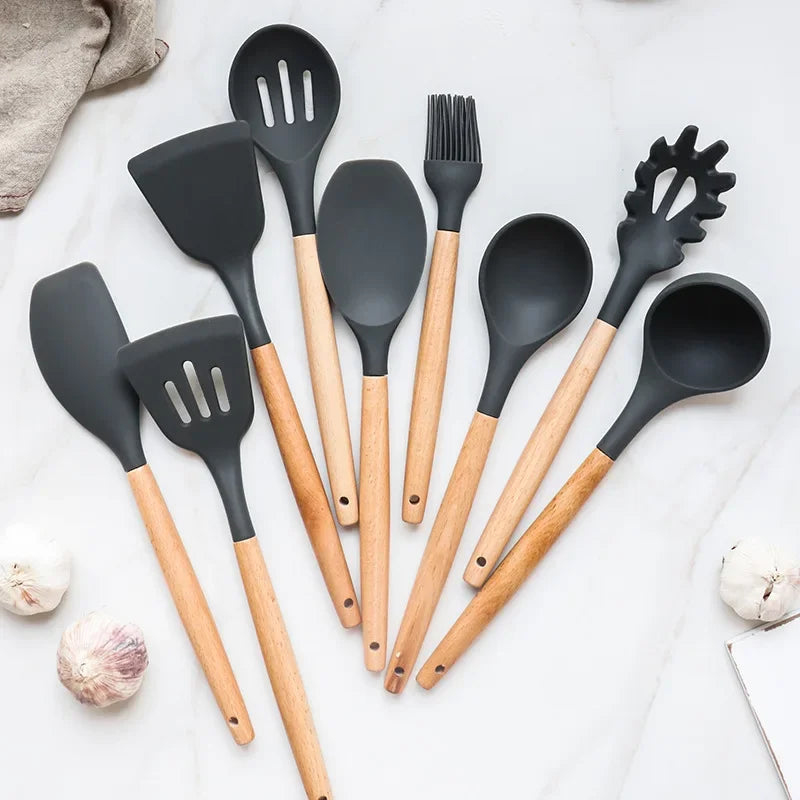 Set of 12 non-stick silicone kitchen utensils