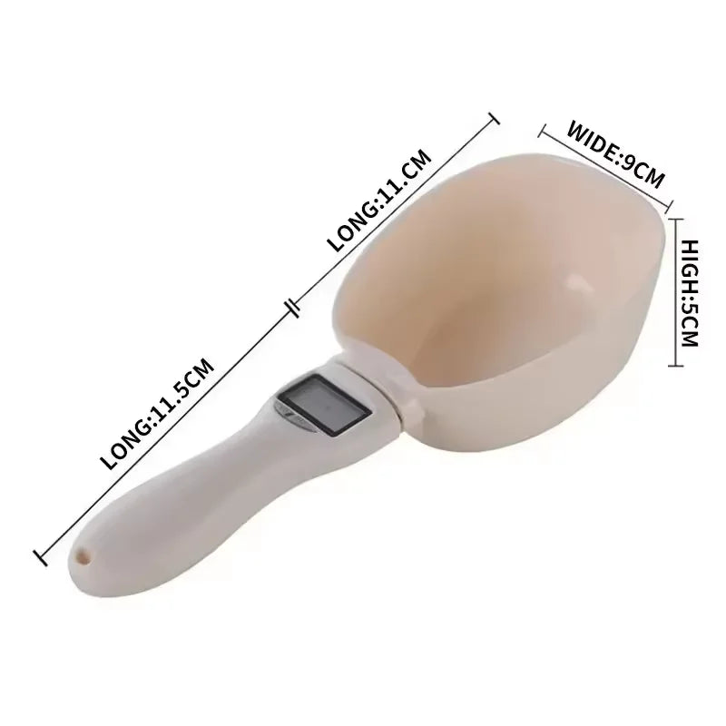 Digital kitchen scale with measuring spoon