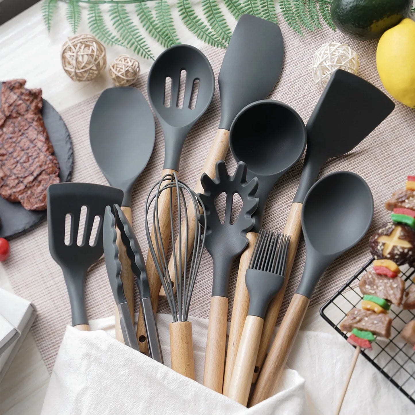 Set of 12 non-stick silicone kitchen utensils