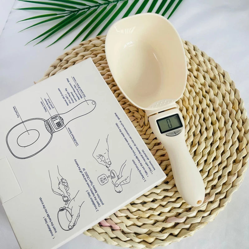 Digital kitchen scale with measuring spoon
